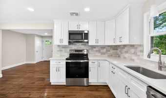 41 Piscitello Dr, Branford, CT 06405
