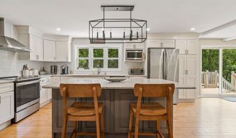 78 Hitching Post Ln, Bedford, NH 03110