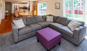 33 Oak Hill Dr, Johnston, RI 02919