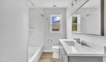 27 Skyline Dr, Brookfield, CT 06804