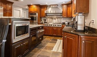 5 Colony Dr, Johnston, RI 02919