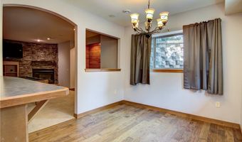 907 Sandalwood Dr, Altoona, WI 54720