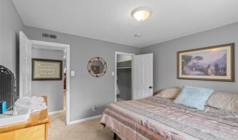 1026 Kehrs Mill Rd 4, Ballwin, MO 63011