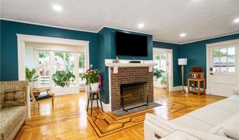821 Post Rd, Warwick, RI 02888