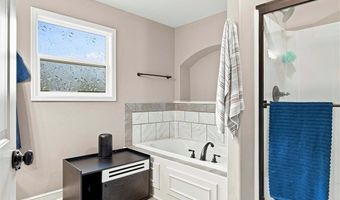 16805 Juniper Dr, Basehor, KS 66007