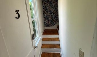 28 Calvert St 3, Newport, RI 02840