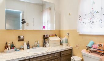 2057 GROVE St, Allentown, PA 18104
