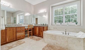 7 Greenwood Dr, Bluffton, SC 29910
