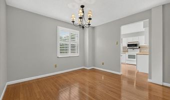 2427 Hidden Meadow Ln, Ballwin, MO 63021