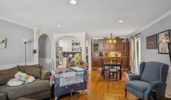 1217 S Old Wilke Rd 101, Arlington Heights, IL 60005