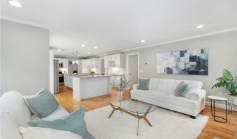 42 E Lantern Rd, Lincoln, RI 02865