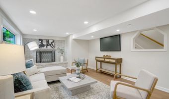 4006 JUSTINE Dr, Annandale, VA 22003
