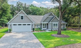 24 Alumni Rd, Beaufort, SC 29907