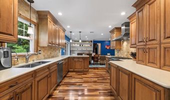 50 Towne St, Amityville, NY 11701