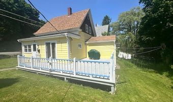 28 Charles St, Belfast, ME 04915