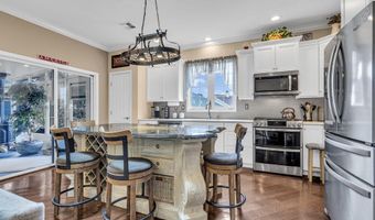 7 Woodlake Ct, Barnegat, NJ 08005