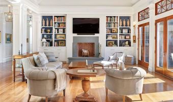 10 Ocean Lawn Ln, Newport, RI 02840