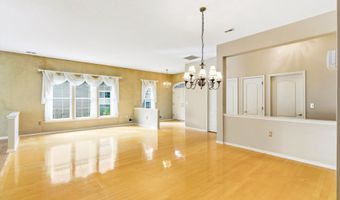 16 Greenways Ln, Lakewood, NJ 08701