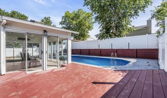 8 Mizzen Dr, Barnegat, NJ 08005