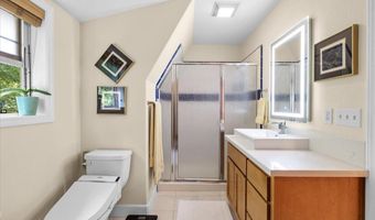 866 Blackberry Ln, Ashland, OR 97520