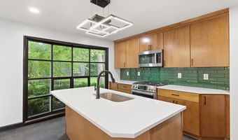 807 Hillcrest Dr, Ashland, OH 44805