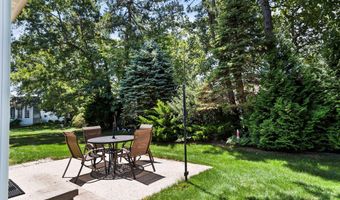 26 Fountain View Dr, Barnegat, NJ 08005