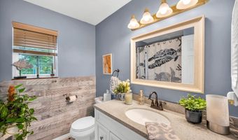 21 Lakeview Dr, Branford, CT 06405