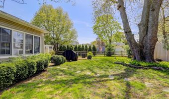 126 9th St, Belford, NJ 07718