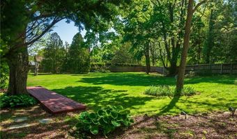33 Wilbur Rd, Lincoln, RI 02865