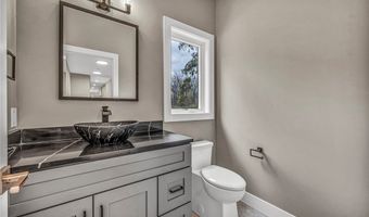 830 Club Dr W, Aurora, OH 44202