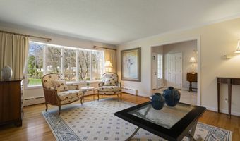 29 Woodland Dr, Avon, CT 06001