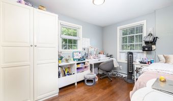 26 Skyview Ter, Bristol, CT 06010