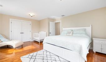 81 S Pier Rd, Narragansett, RI 02882