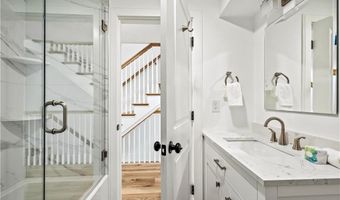 21 Bradford St 2, Bristol, RI 02809