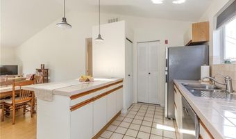 1011 Williamsburg Cir, Warwick, RI 02886