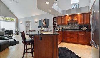 255 Bonnie Ln, Aurora, OH 44202