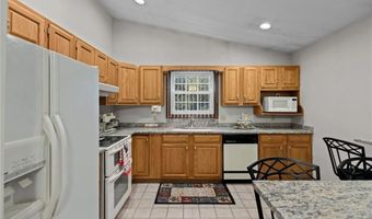 3 Betsy Dr, Bristol, RI 02809