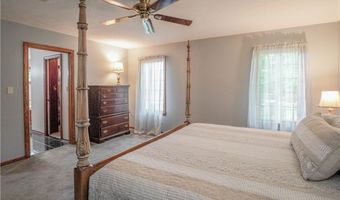 2641 Topflite Dr, Akron, OH 44312