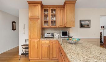 68 Birchwood Dr, Narragansett, RI 02882