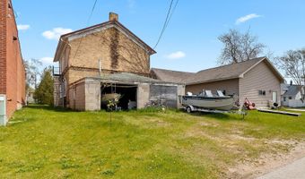 323 5TH St, Algoma, WI 54201