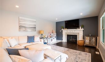 132 Boxelder Ln, Amherst, NY 14228