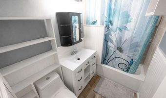 26 Smith St, Amityville, NY 11701