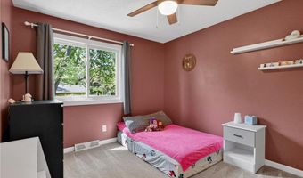 1802 Oak Knoll Dr NE, Alexandria, MN 56308