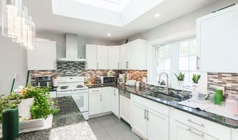 14 Barnum Rd, Danbury, CT 06811