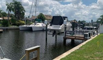 1025 APOLLO BEACH Blvd B, Apollo Beach, FL 33572