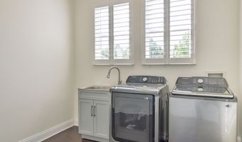372 Foxboro Dr, Avon, IN 46123