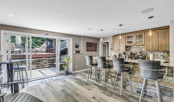 156 Magnolia Ln, Middletown, NJ 07748
