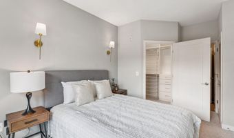989 S BUCHANAN St 221, Arlington, VA 22204