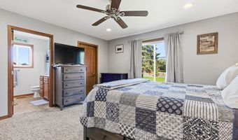 1305 Whistling Straits Ct, Altoona, WI 54720
