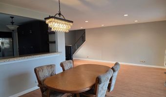 1719 W Lexington Dr, Arlington Heights, IL 60004